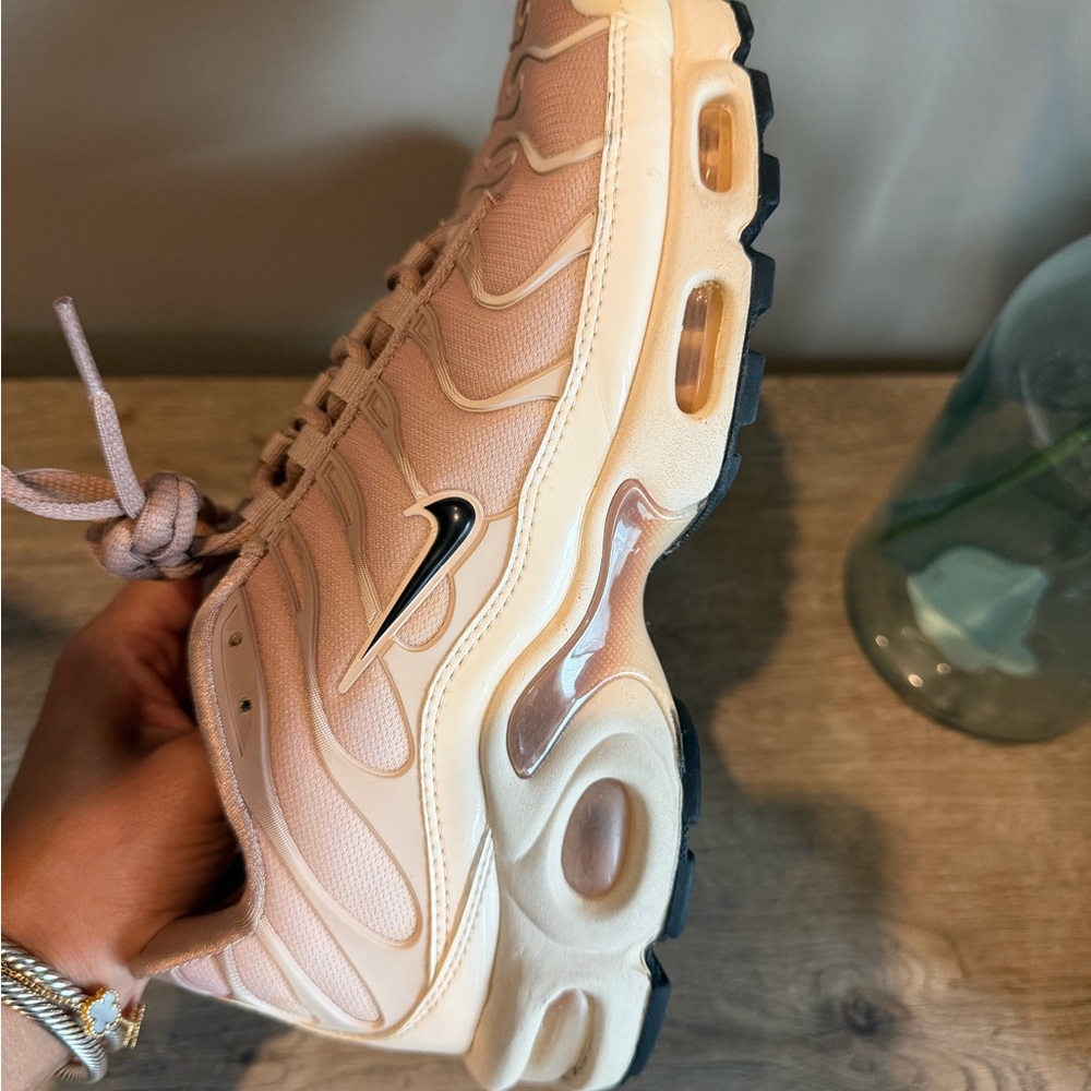 Nike Women's Peach and Cream Athletic Shoes